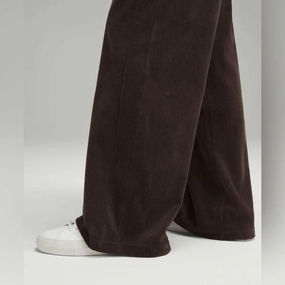 NWT Lululemon Scuba Mid-Rise Wide-Leg Pant *Velvet Cord Espresso Size 12‎